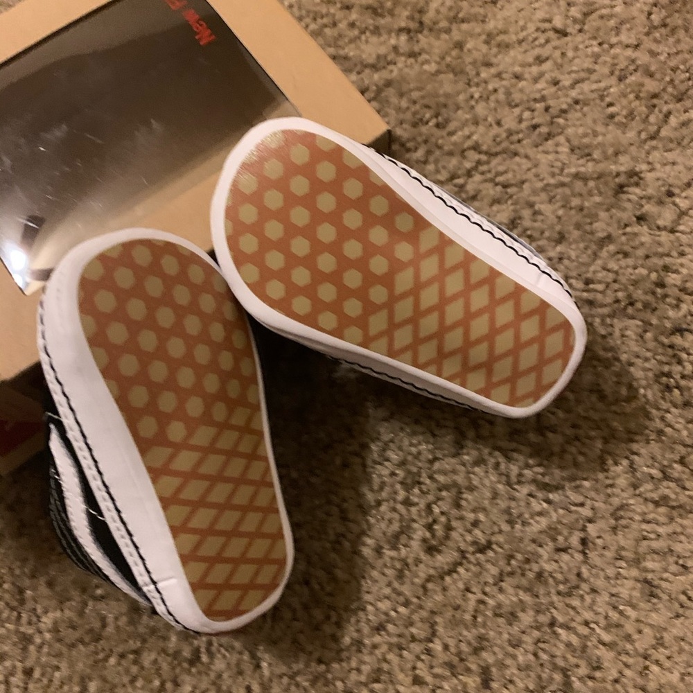 Vans - Picture 2 of 2